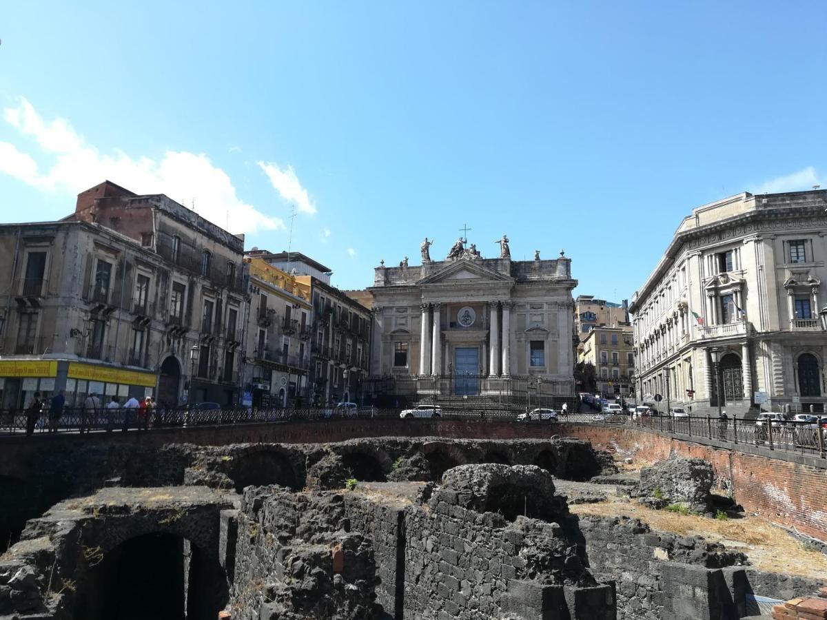 Fabrizi Acomodação com café da manhã Catânia Exterior foto